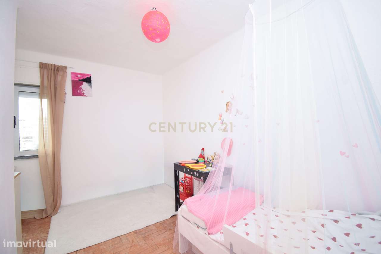 T2 duplex com sótão nas Pedralvas, Benfica-11