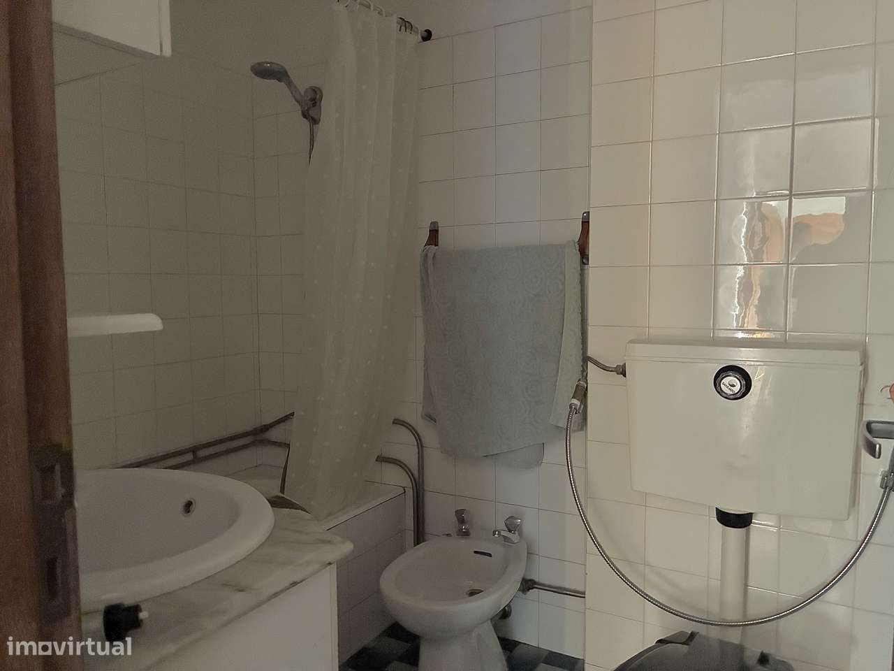 Apartamento T3 com garagem e jardim em São João-8