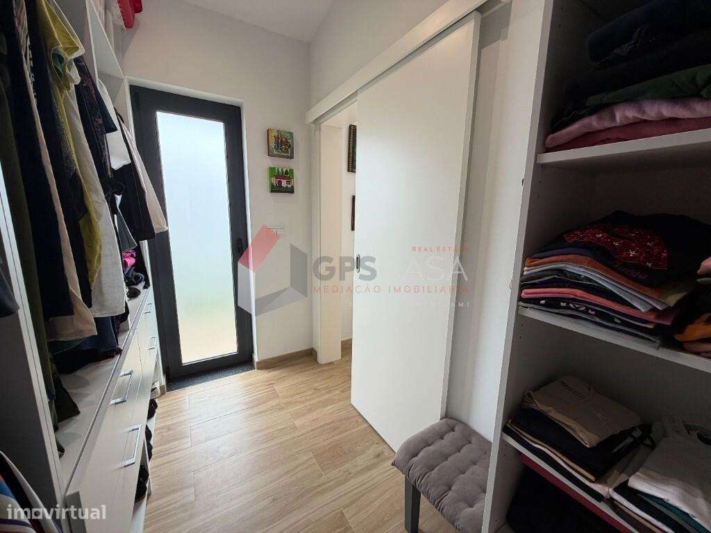 Moradia T3 de arquitetura moderna com excelentes áreas!-35