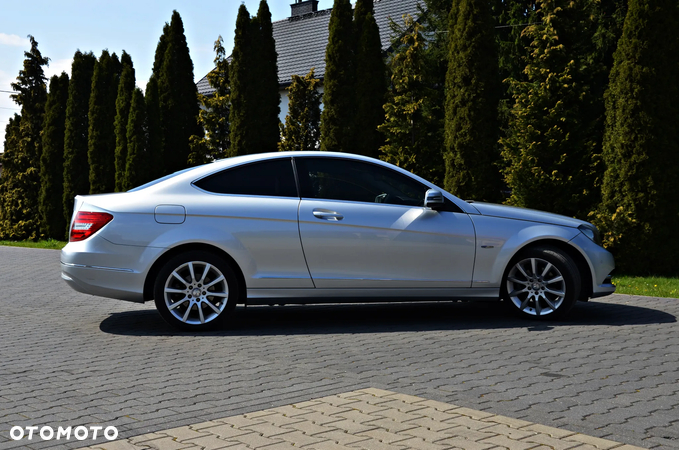 Mercedes-Benz Klasa C 180 Coupe BlueEFFICIENCY 7G-TRONIC - 23