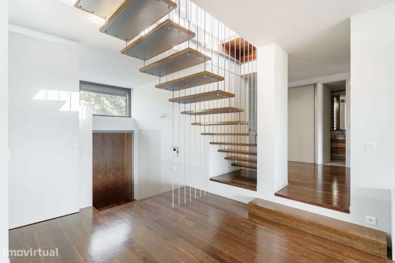 Penthouse Luxuosa com Piscina e Vistas 360º no Coração de Braga-16