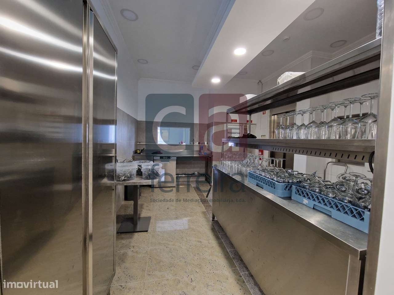 Restaurante composto por três pisos no Coração de Almeirim-7