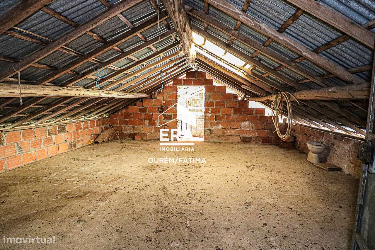 Moradia T3 implantada num terreno com 3.855m2 em Casal Domingos João-22
