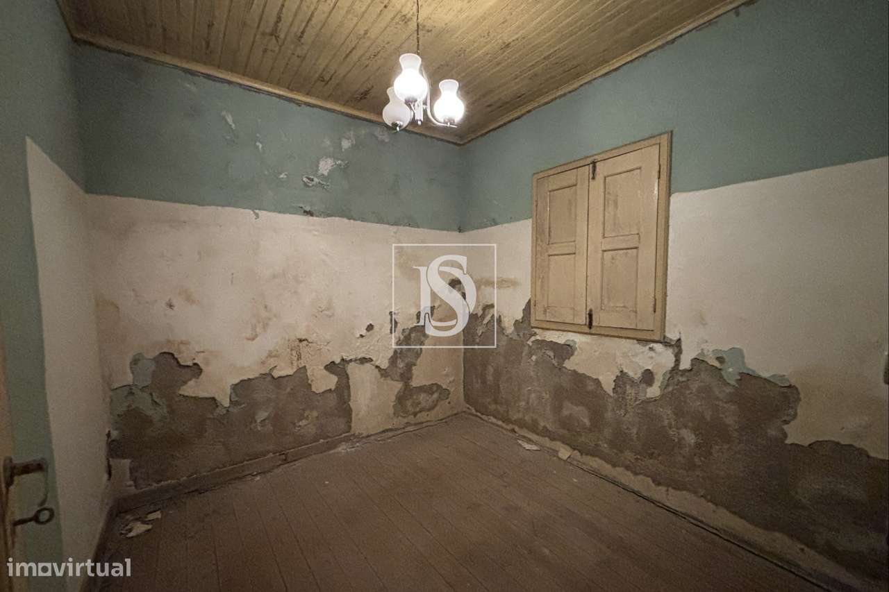 Moradia T2 para reconstrução em Tondela-8