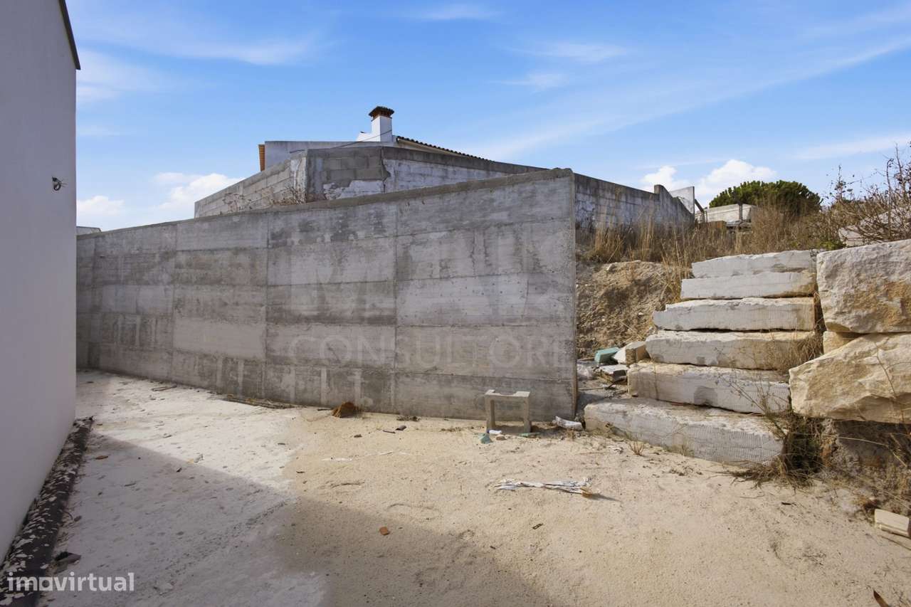 Moradia T4 com piscina em lote de 759m2 em Amoreira Óbidos-25