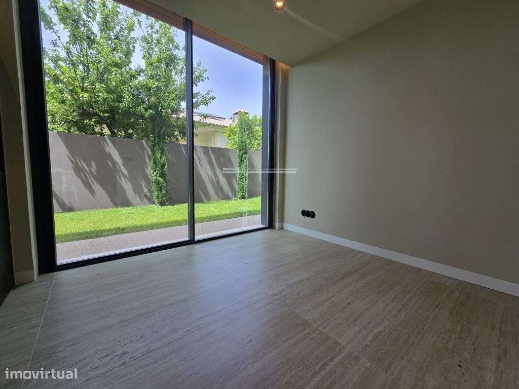 Moradia isolada T5, arquitetura contemporânea com piscina - Verdizela-58