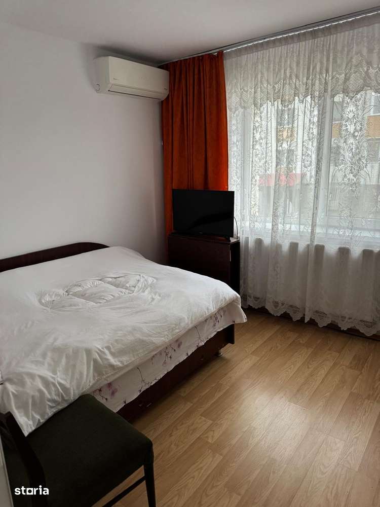 Vânzare Apartament 3 camere - Imagine principală: 3/13