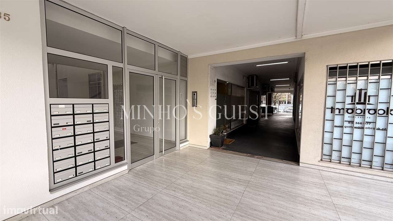 Apartamento T2 (Pronto Habitar) c/ elevador e garagem - Tribunal de Br-20