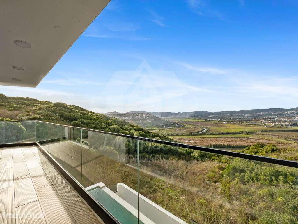 Moradia T4 com piscina e vista panorâmica em São João da Talha-31