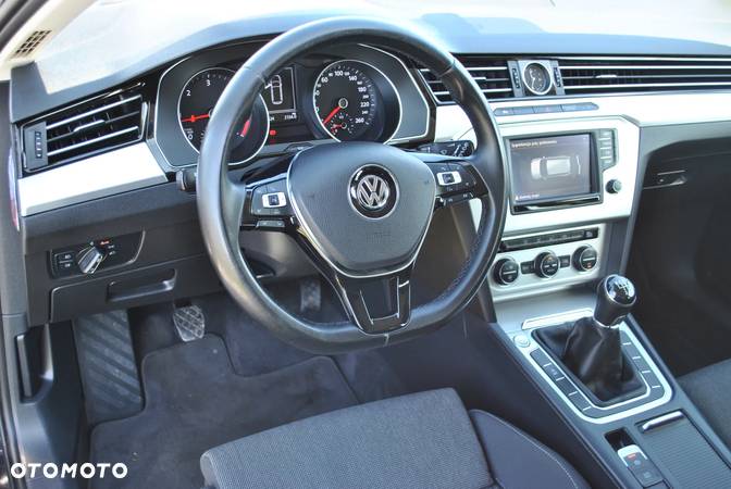 Volkswagen Passat Variant 1.6 TDI SCR BlueMotion Trendline - 15