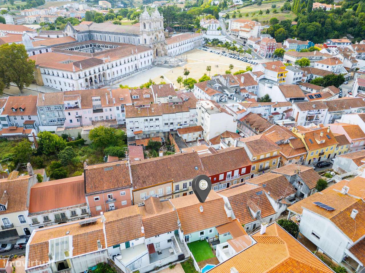 Prédio no centro histórico de Alcobaça - Grande imagem: 4/23