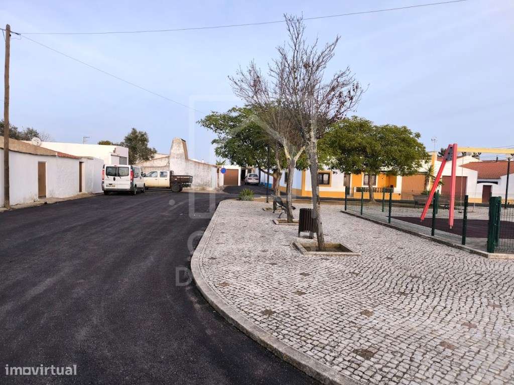 Moradia para recuperar em Faro do Alentejo-5