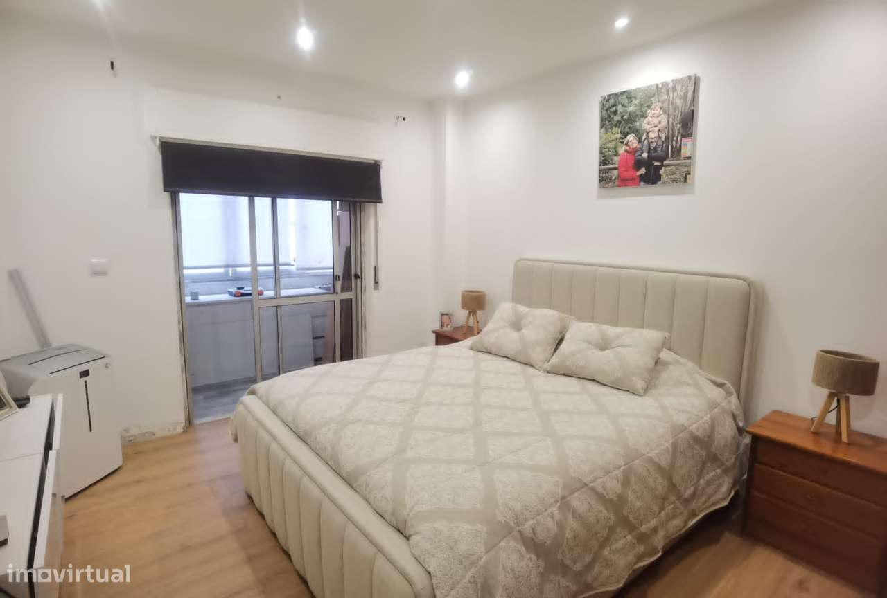 Apartamento T2 Renovado Almada-10