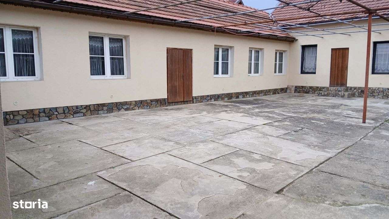 Comision 0 - Casa cu 2 corpuri in Paltinis - Imagine principală: 5/17