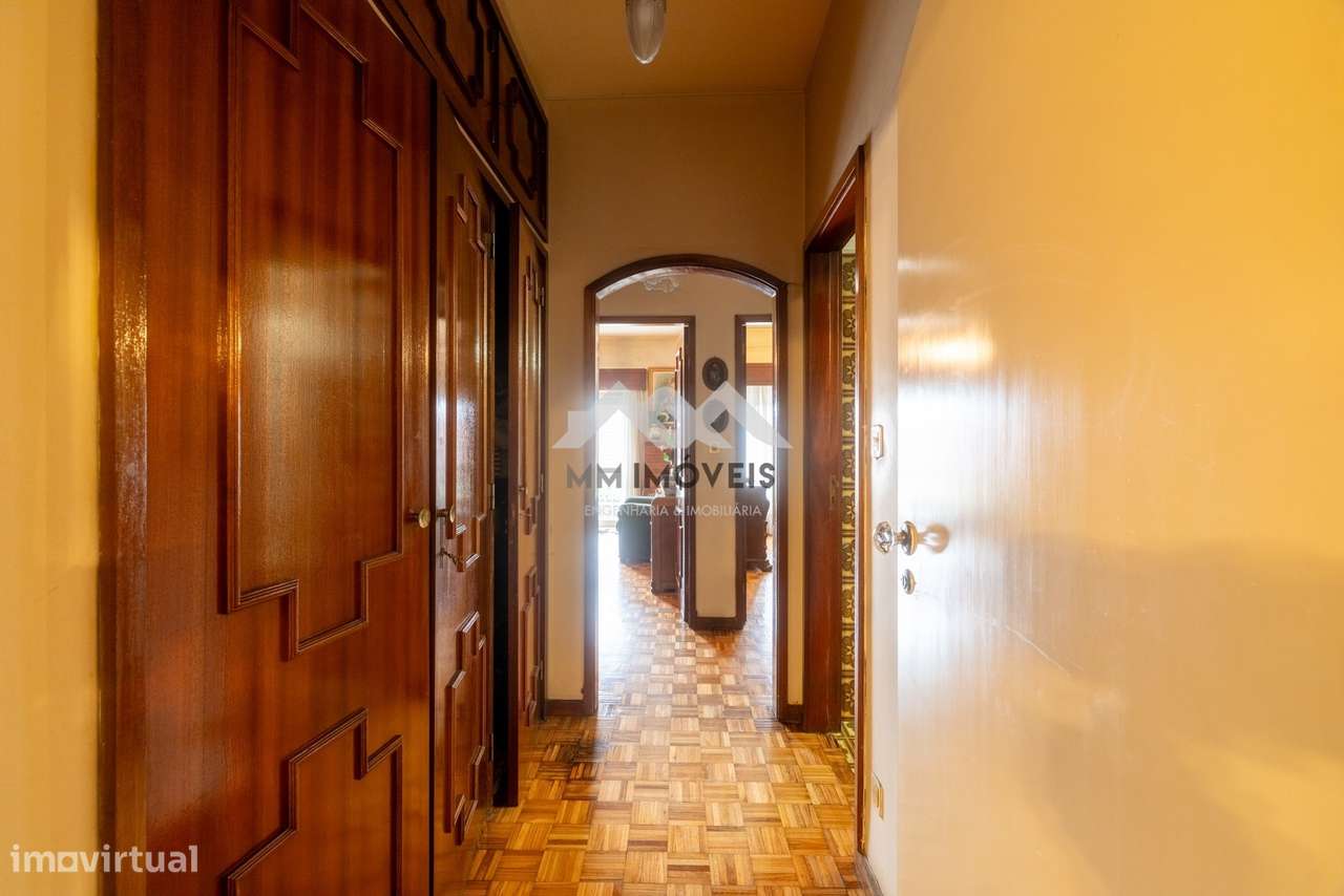 Apartamento T3+1 | Costa Cabral | Boas áreas | Garagem | Elevador | Va - Grande imagem: 4/28