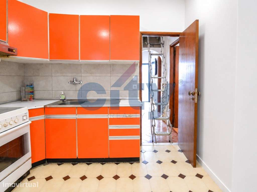 MORADIA EM BANDA , T3 A APENAS 170M DO METRO ODIVELAS-17