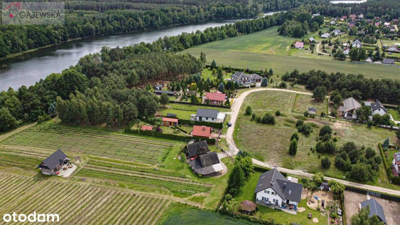 Urokliwa nieruchomość z drewnianym domem!-3