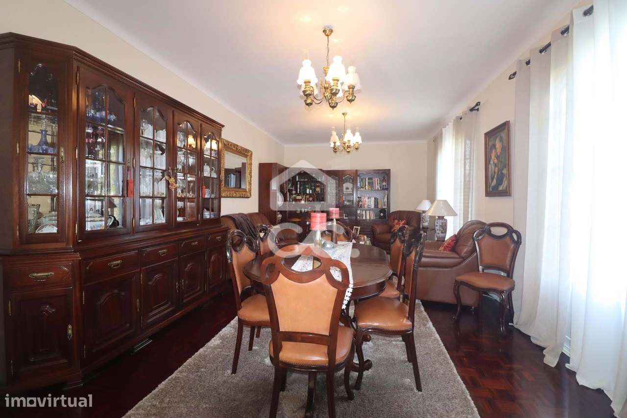 Moradia com 4 Quartos e Anexo T1  - São Vicente Ferreira - Ponta Delga-8