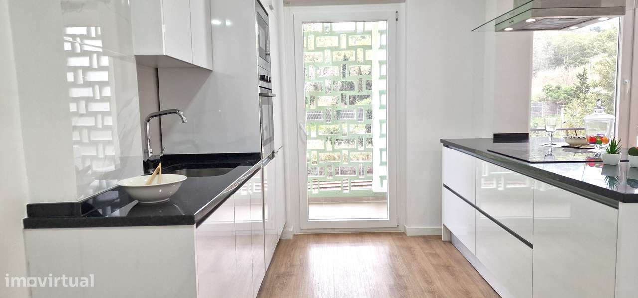 Encante-se com Este Apartamento Remodelado em Localização Prestigiada - Grande imagem: 3/17