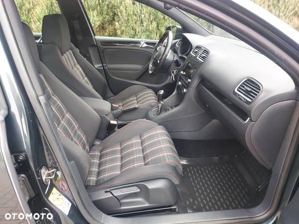 Volkswagen Golf VI 2.0 TSI GTI - 14