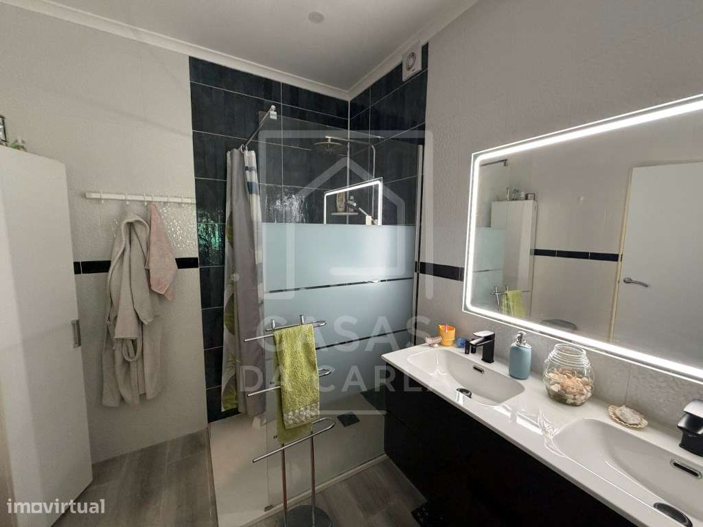 Moradia T2 com garagem e piscina completamente renovada em Canhestros-15