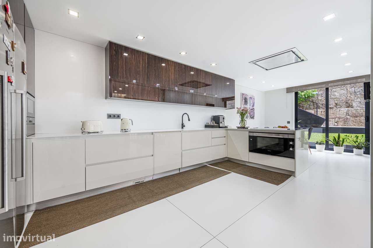Moradia T4 com Rooftop Panorâmico e Piscina Privativa em GUIMARÃES-13