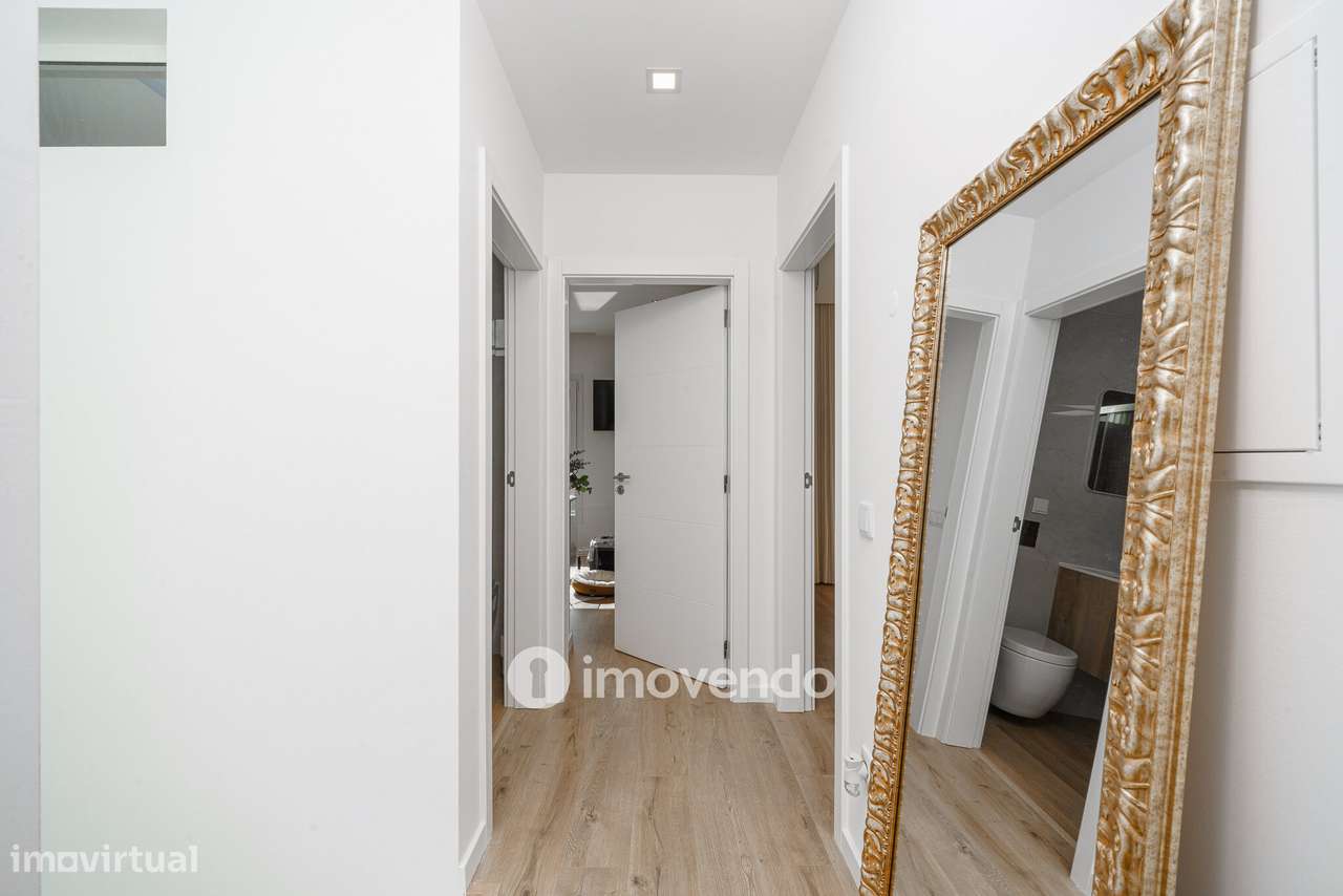 Moradia T3+1 moderna, com piscina e garagem, na Caparica-25