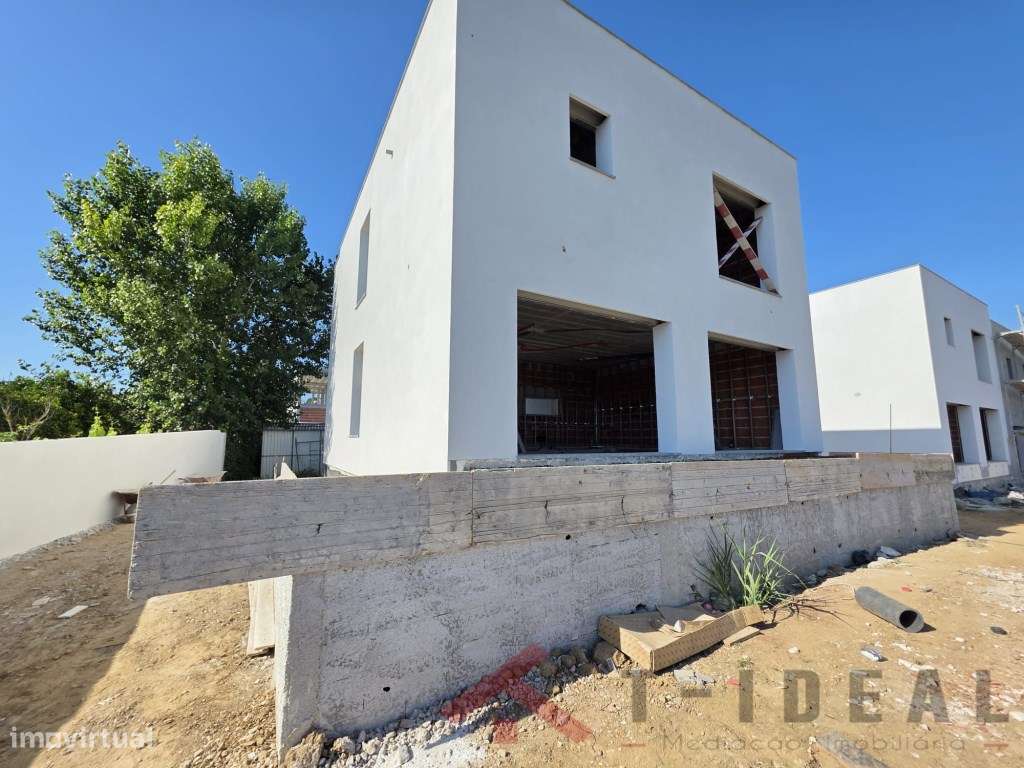 Moradia T3 Moderna Isolada-10