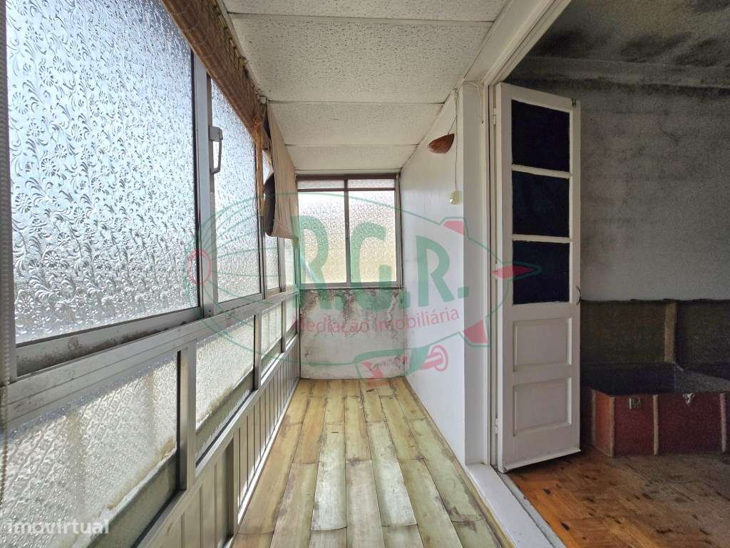 INVESTIMENTO - T5 Entrada Independente | Garagem | Peq. Quintal | C...-30