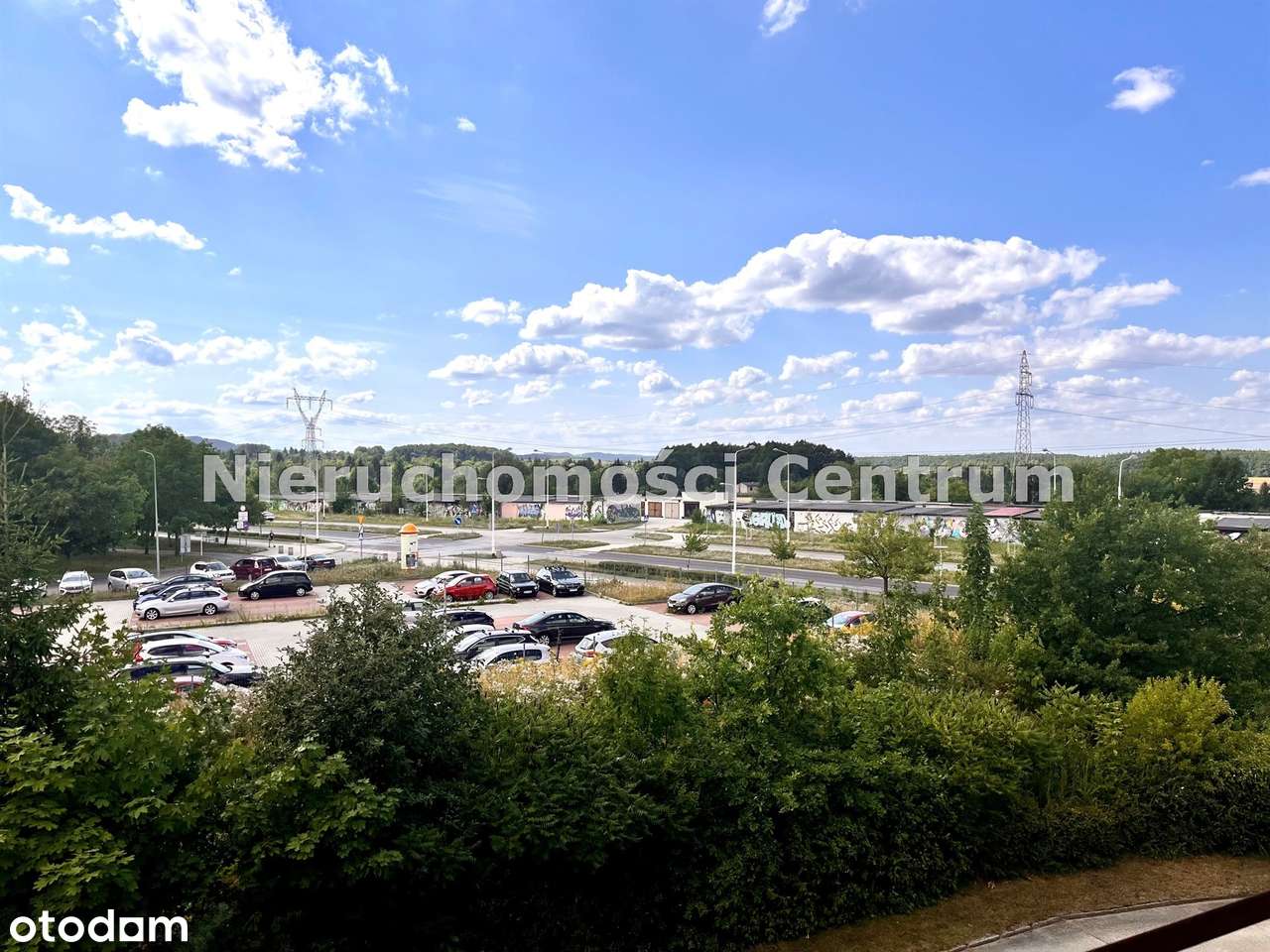 TRZYPOKOJOWY APARTAMENT Z DUZYM BALKONEM NA PODZAMCZU-18
