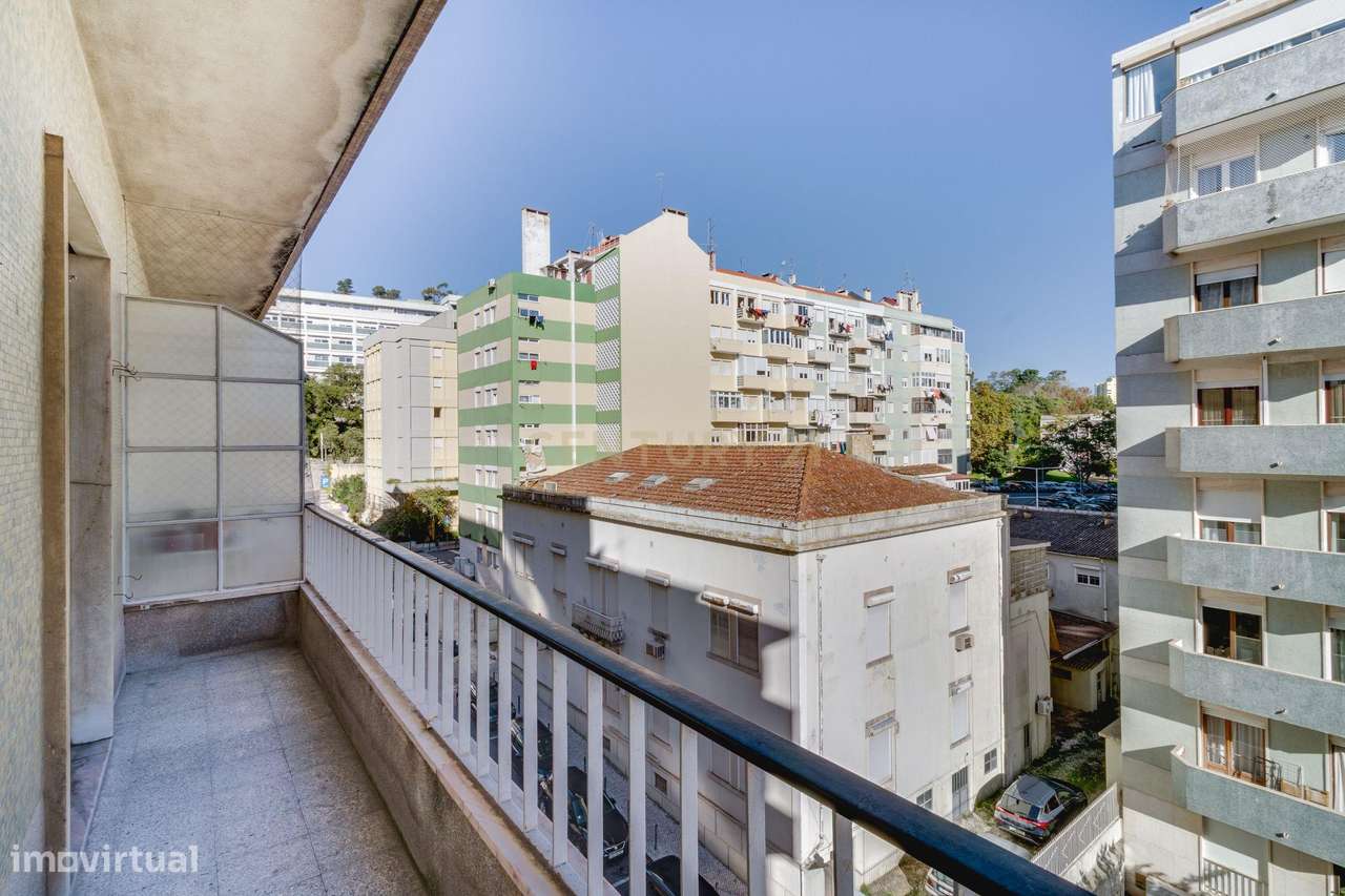 Fantástico T2 com ótimas varandas-5