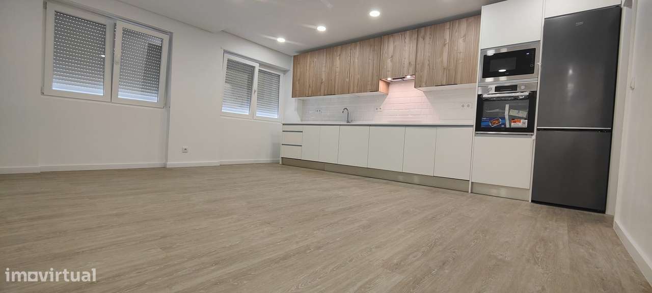 T-2 TOTALMENTE RENOVADO E EQUIPADO COM SUÍTE E CLOSET - RESERVADO - - Grande imagem: 3/24