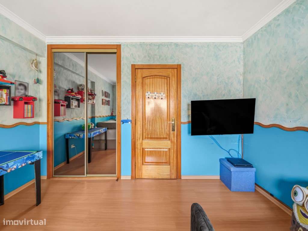 Apartamento T3 com Varanda e Garagem Box, na Quinta da Piedade-19