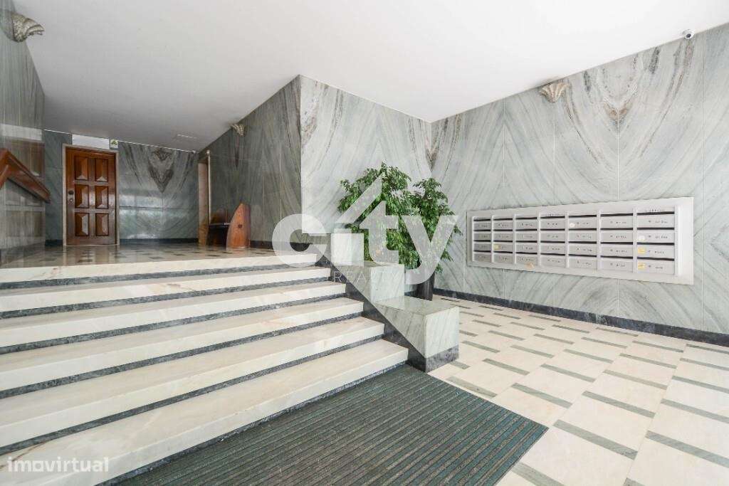 Apartamento T5 com varandas e garagem – Viva com qualidade em Lisboa - Grande imagem: 2/45