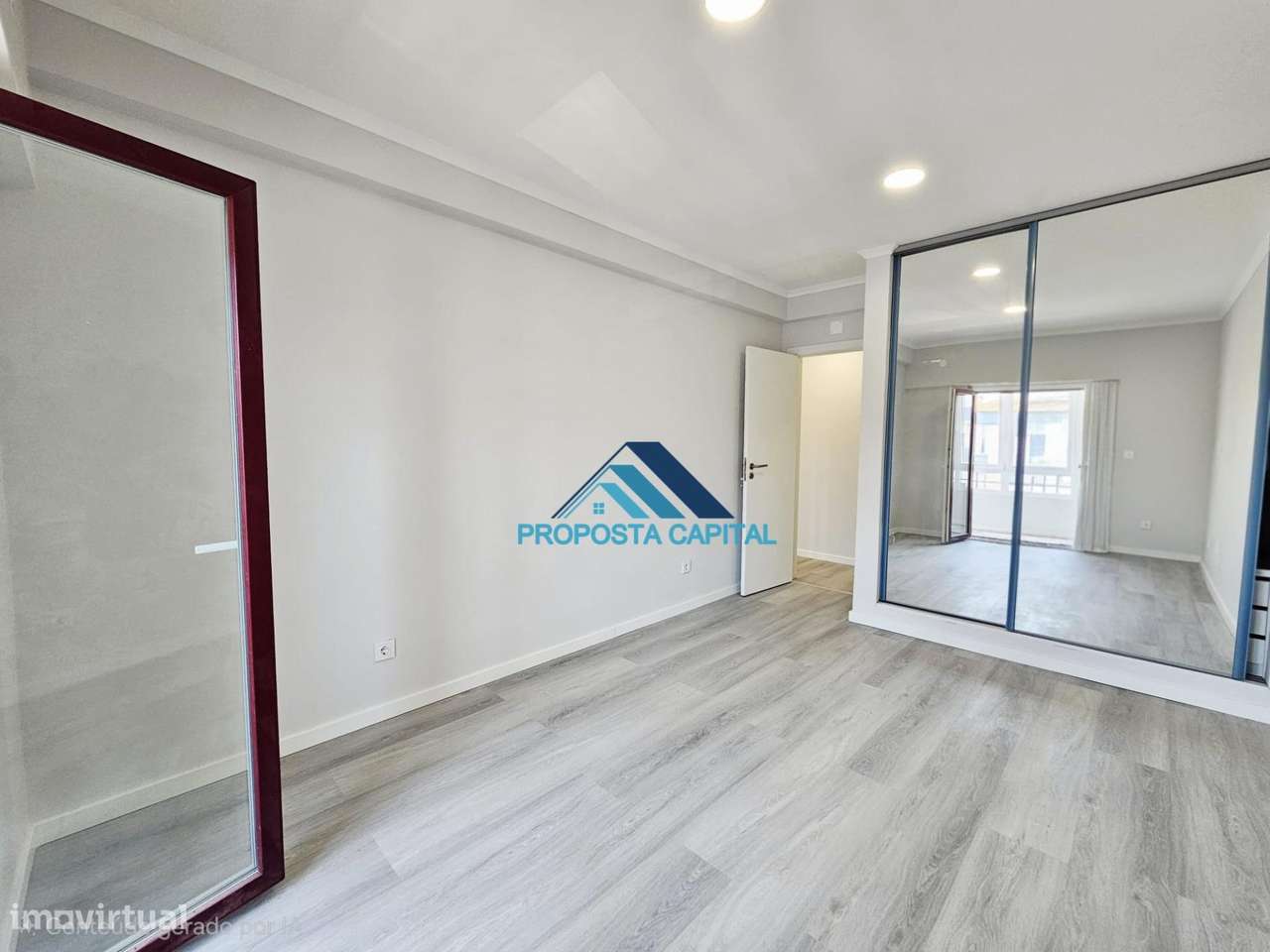 APARTAMENTO T4 REMODELADO CENTRO AMORA-31