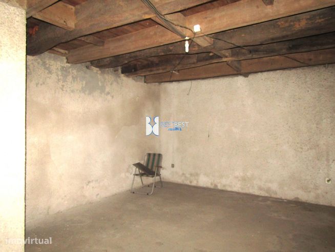 DUAS MORADIAS PARA RESTAURO,MAIS  TERRENO ( 3 ART.MATRICIAIS ),JUNTO C-39