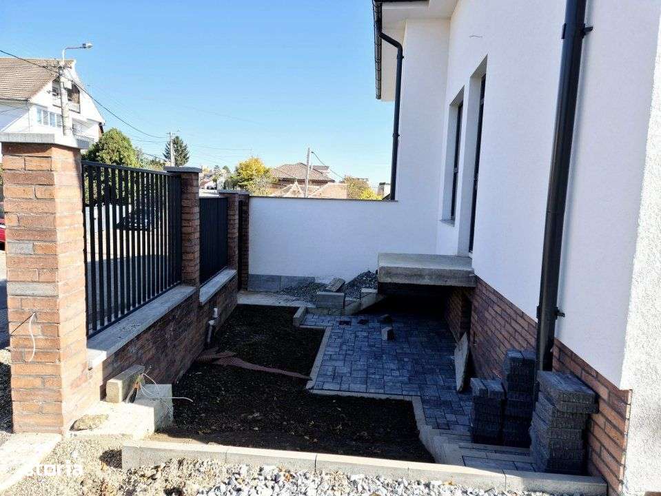 Duplex in Dambul Rotund  cu front la doua strazi - Imagine principală: 4/8