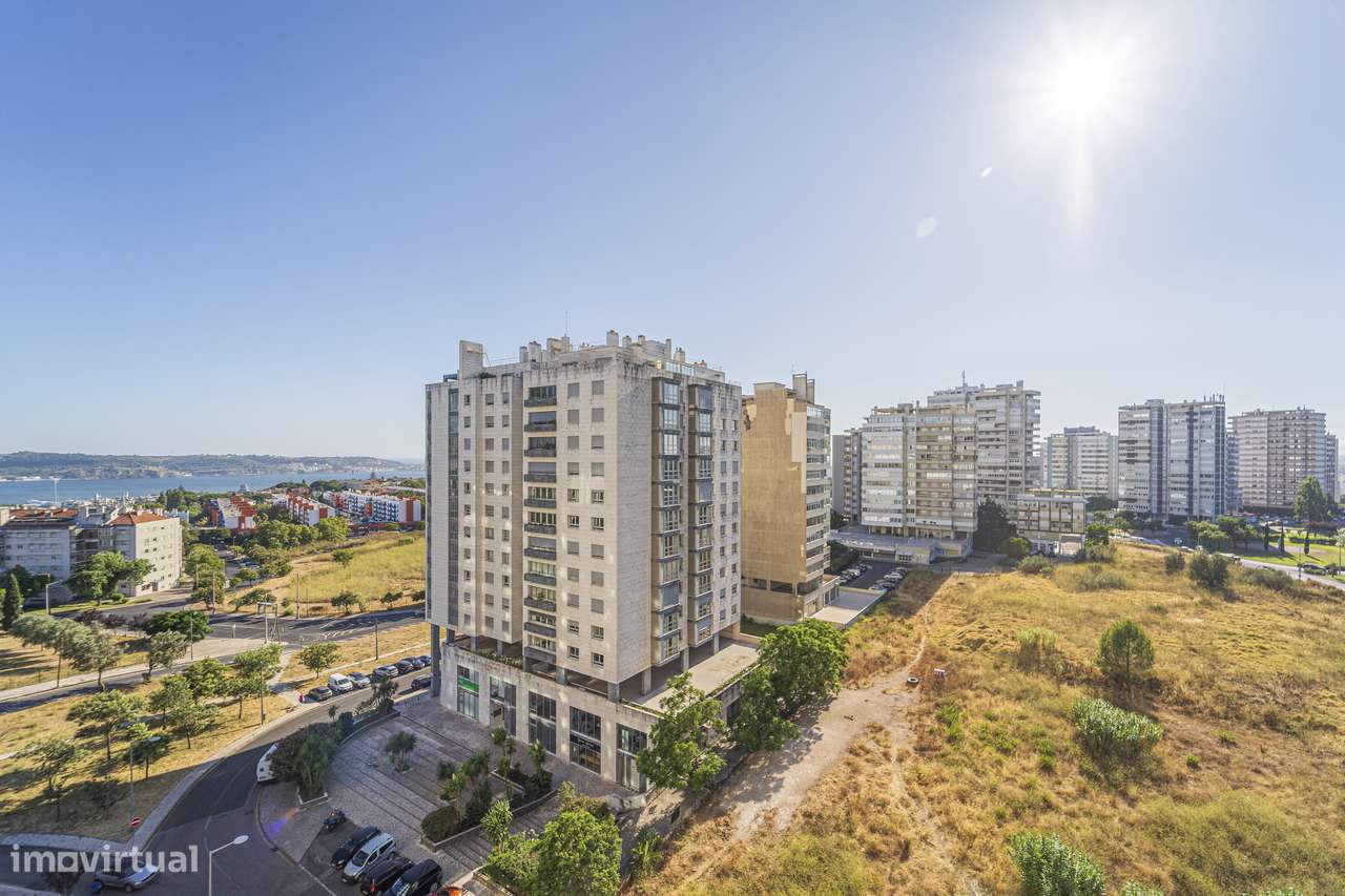 Apartamento T4 com Vista Rio no Alto do Restelo, Belém – 262 m²-9