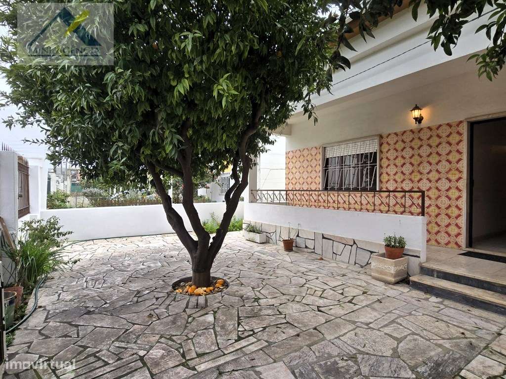 Moradia isolada com garagem na Quinta do Conde - Grande imagem: 3/37