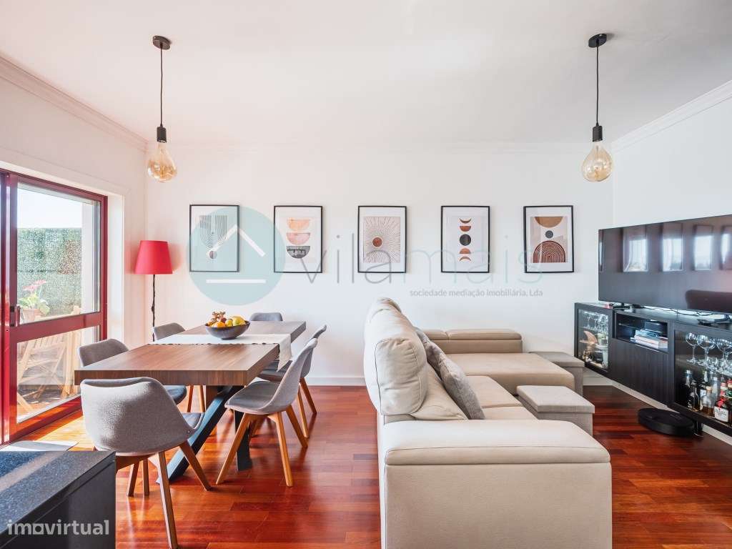 T2 à Venda na Areosa, Porto | Renovado, Garagem e Vista Mar-0