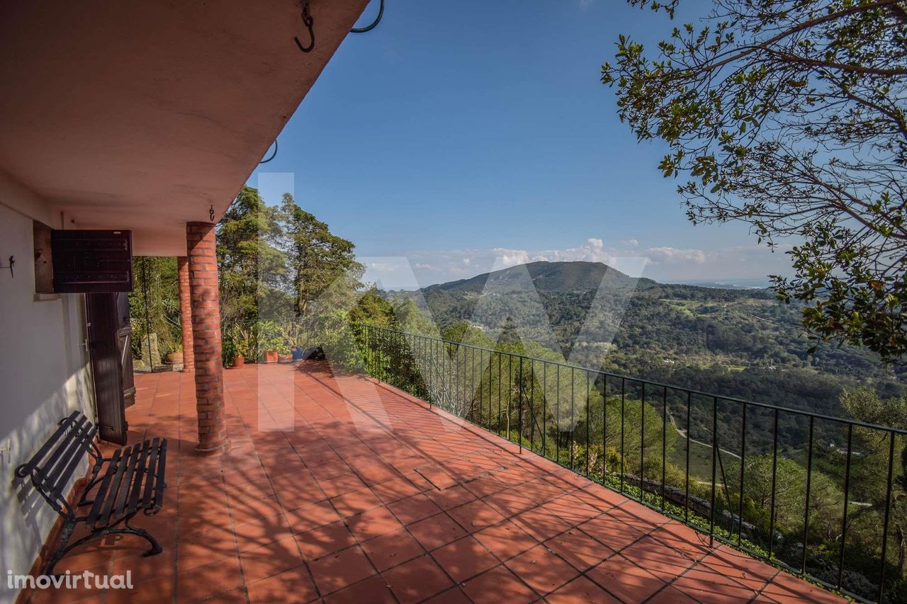 Moradia de 3 Assoalhadas, área protegida da Arrábida com vista mar.