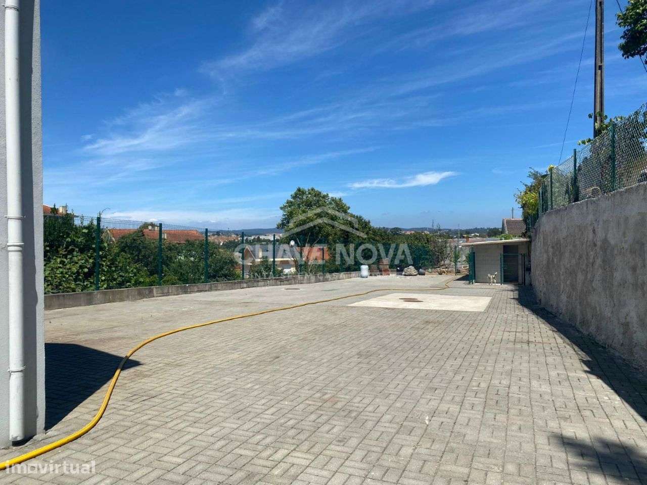 Moradia T4 de 4 frentes com Terreno e Armazém - Grande imagem: 4/25