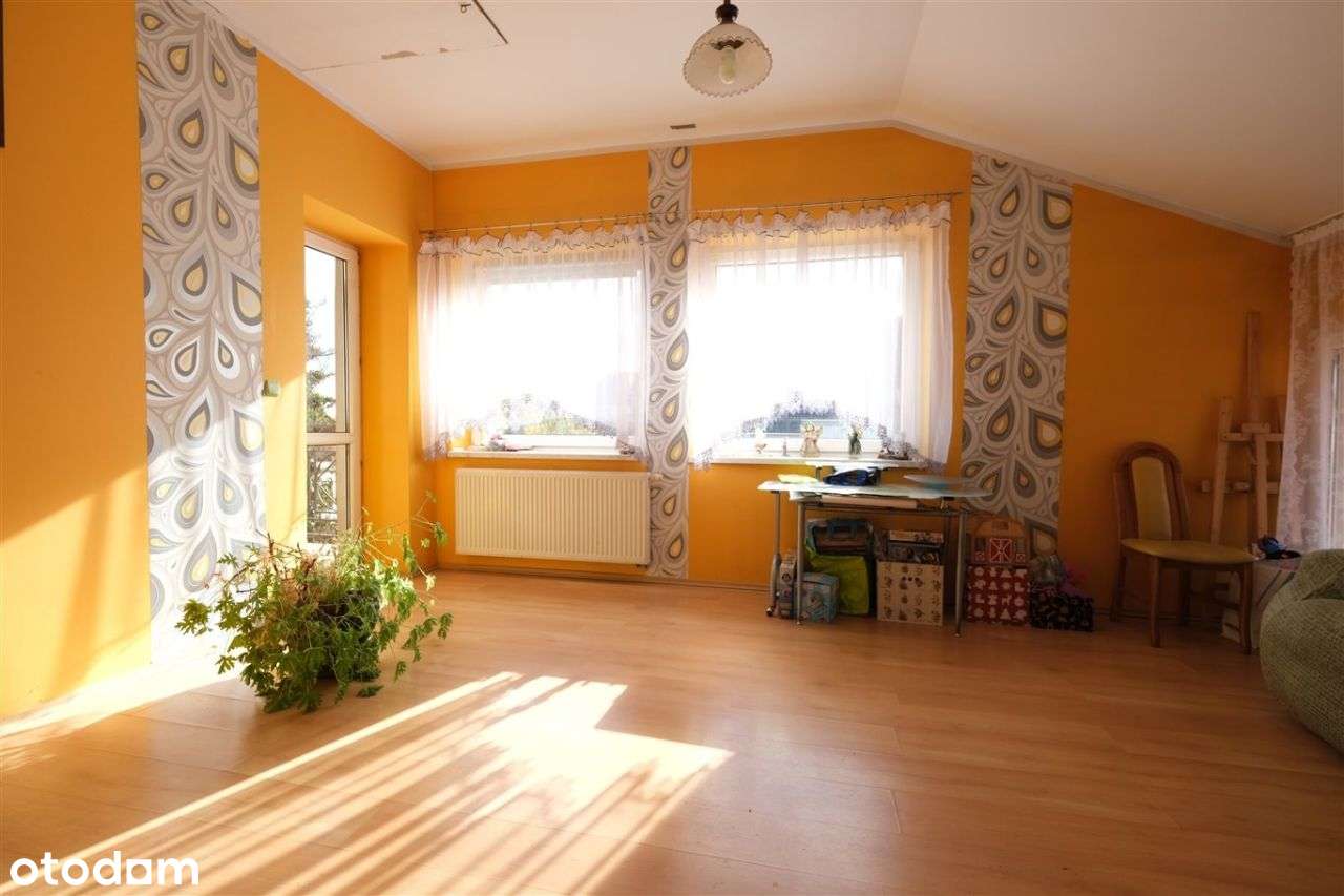 Komfortowy dom z przestrzenią do pracy i życia!-14