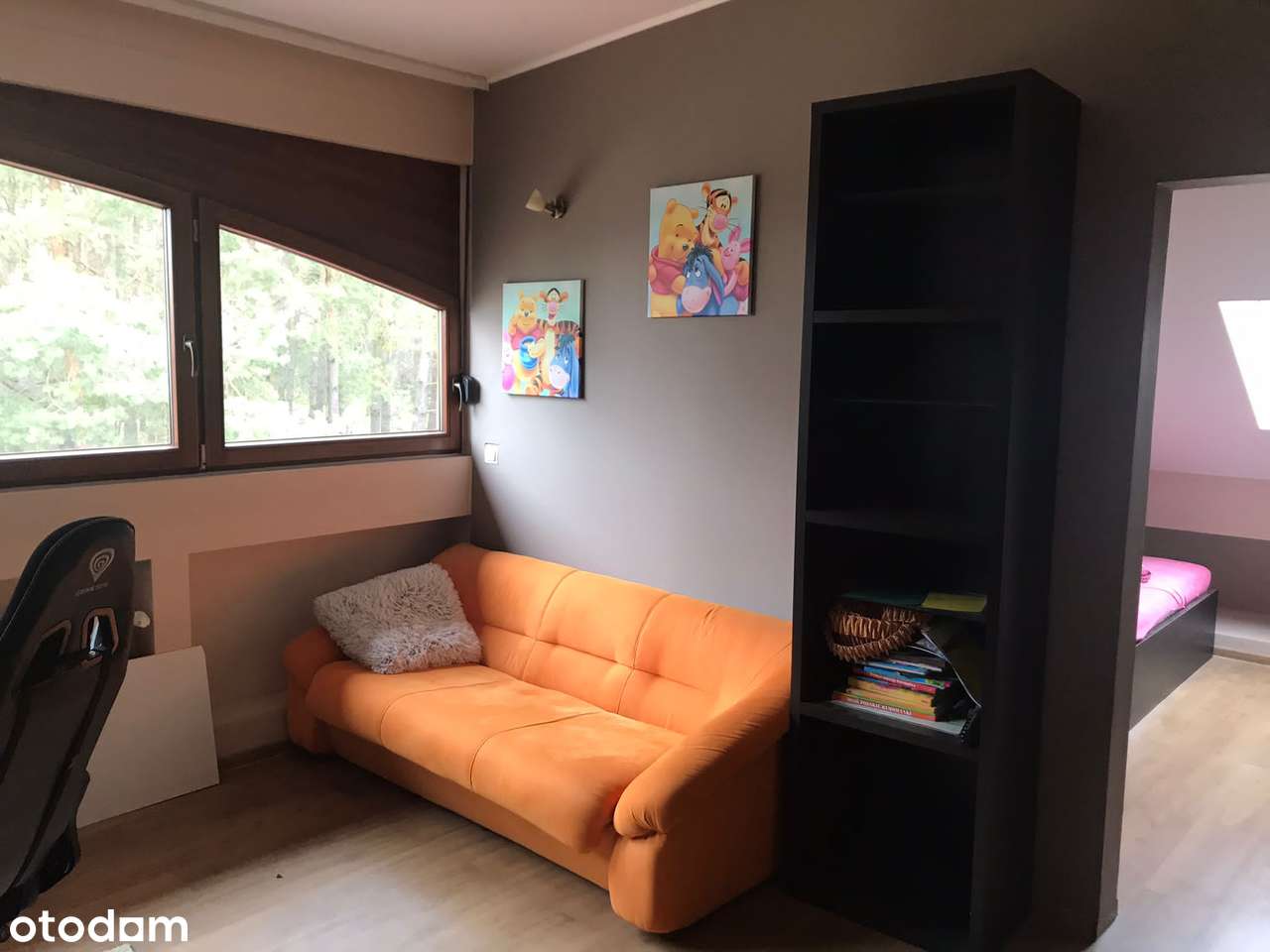 Przestronny dom z ogrodem i garażem-13