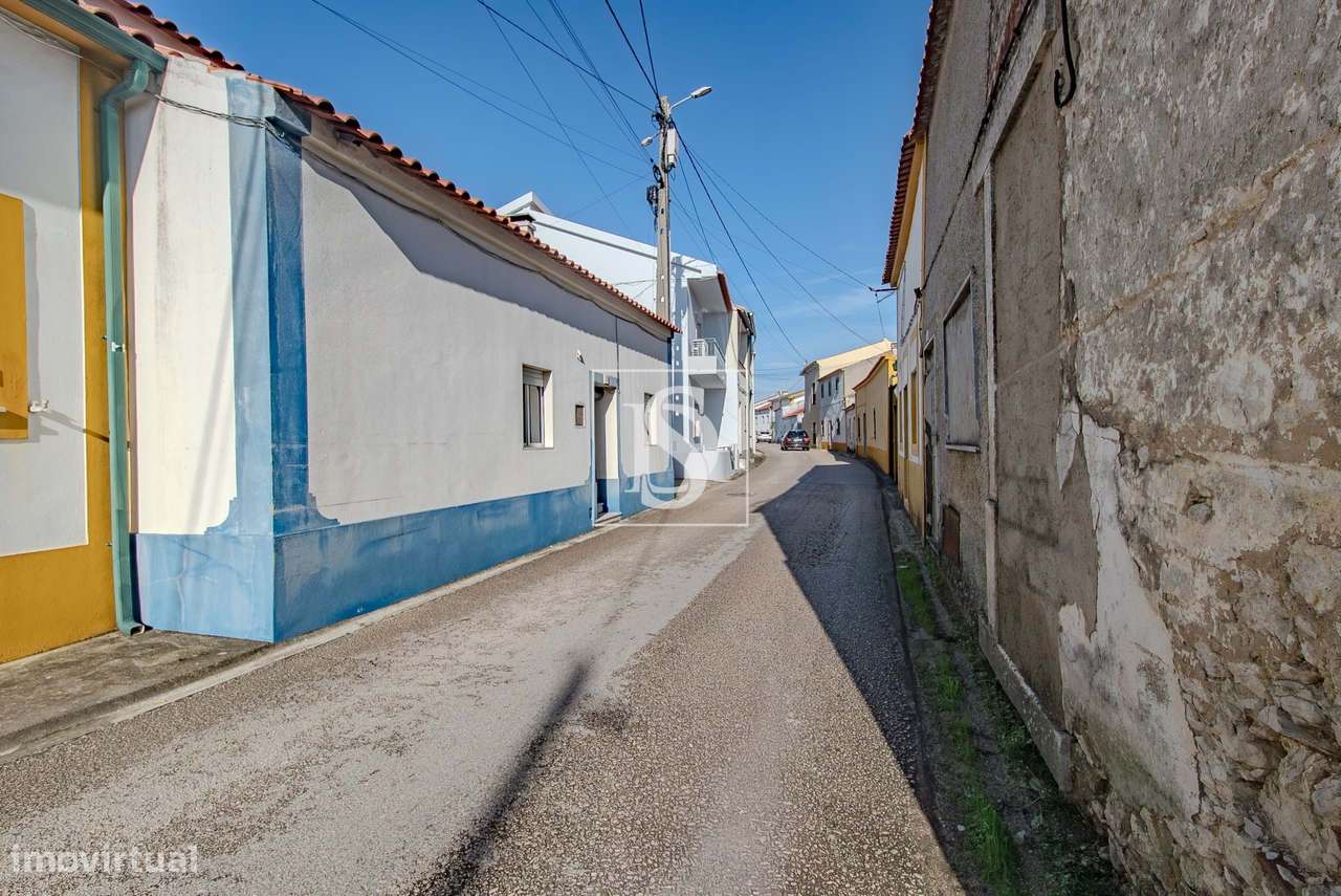 Moradia Renovada com Terraço e Vista Campo em Lamarosa-4