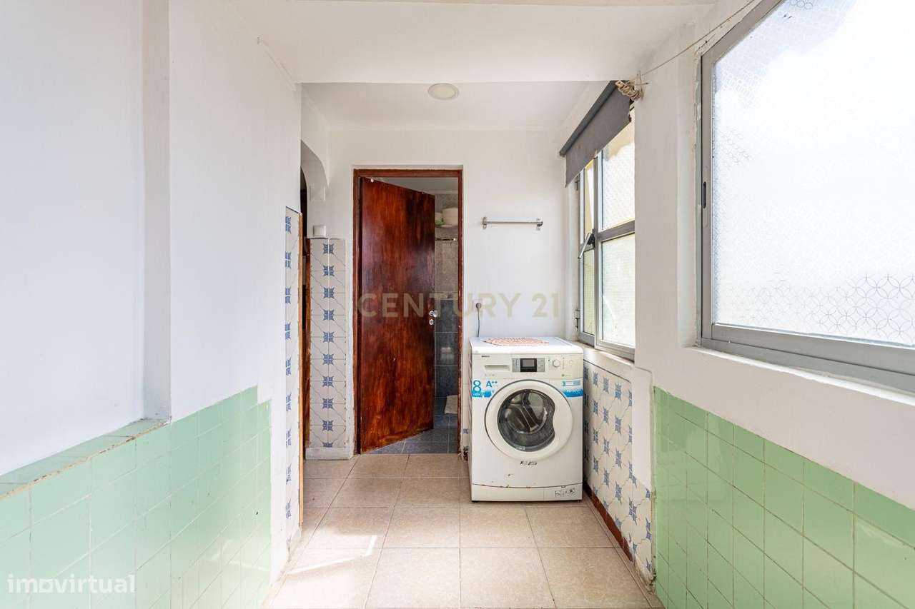 Apartamento com enorme potencial na prestigiada zona da Lapa / Estrela-19