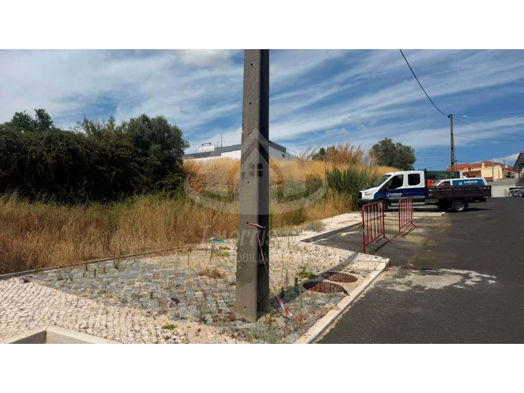 Terreno com 350 m² no Bairro da Bela Vista em Frielas-8