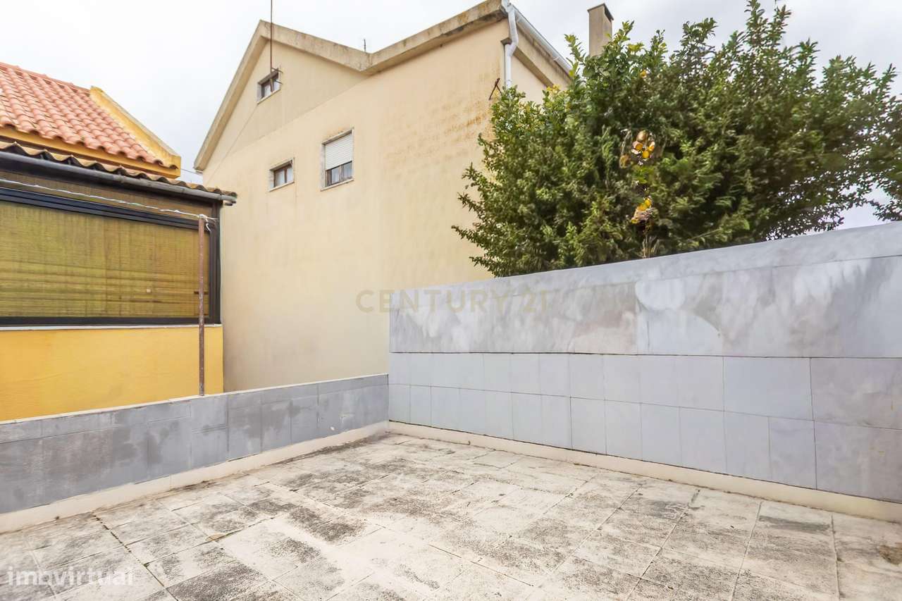 Oportunidade unica...  três assoalhadas e sótão!-8