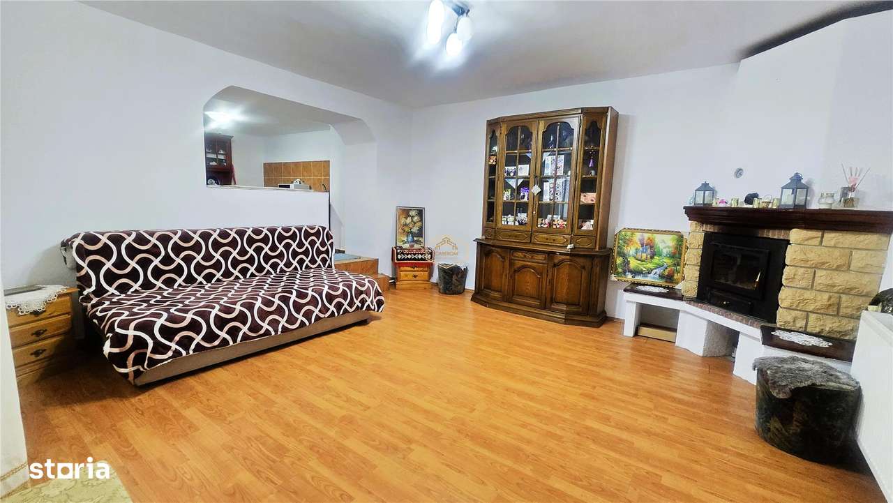 VIDEO | Casa spatioasa cu 8 camere, garaj si curte proprie | Baritiu-2