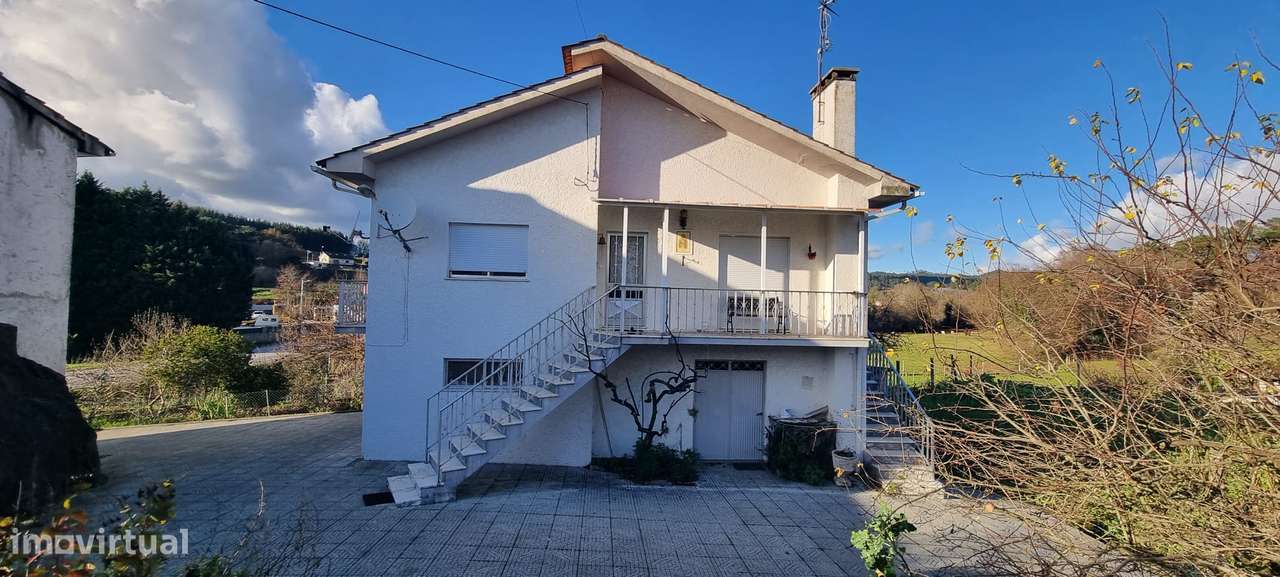 Moradia Isolada T3 com Terreno e Garagem – a 3 km de Viseu - Grande imagem: 2/35